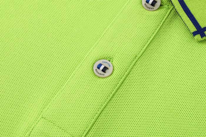 1898號時(shí)尚翻領(lǐng)短袖POLO衫定制之成衣紐扣細(xì)節(jié)放大圖